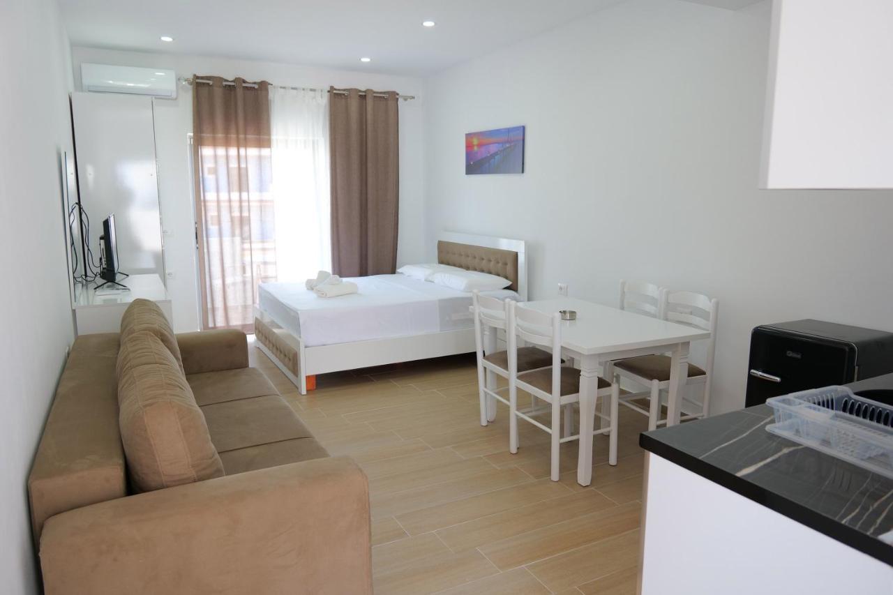 Iljo Apartments Ксаміл Екстер'єр фото